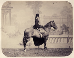 Cavali&egrave;re en amazone c1860