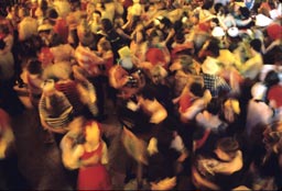 Foule bal - ann&eacute;es 70 - Photo Jean-Pierre Ducatez