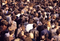 Foule de dos - ann&eacute;es 80