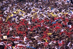 Foule meeting - ann&eacute;es 80