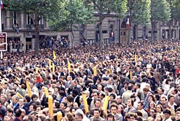Foule manif. Paris ann&eacute;es 70