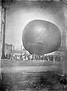 Gonflage d'un ballon &agrave; Paris La Chapelle c1875 - Toute utilisation et droit r&eacute;serv&eacute;s par &copy; Phototh&egrave;que Ducatez