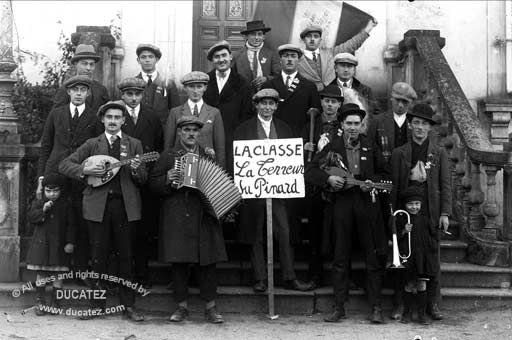 Conscrits 1927 by Baudrier - ref. 472133 - &copy; All uses and rights reserved by Phototheque Ducatez